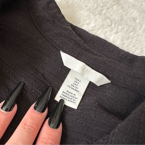 H&M black slouchy button-down - Picture 9 of 16
